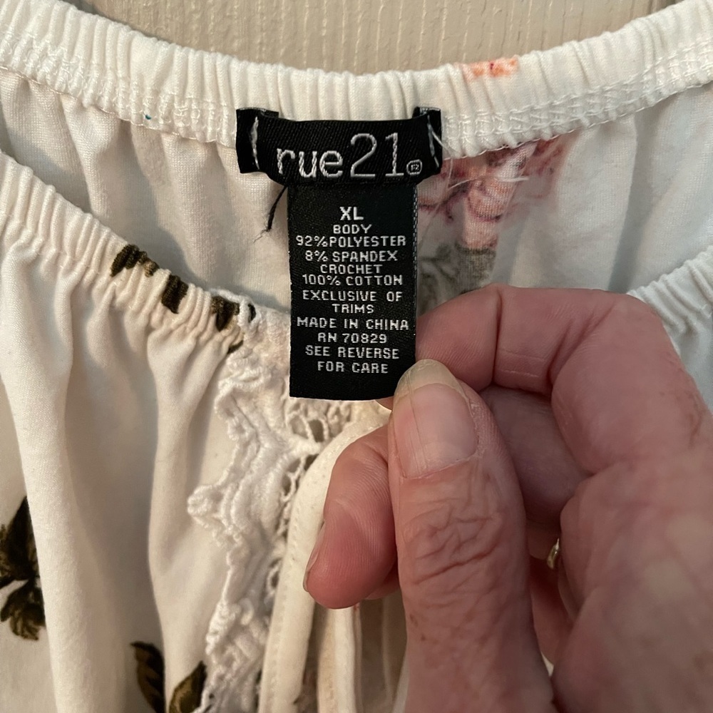 Rue21 Cropped Blouson Rose Print Top - Picture 7 of 9